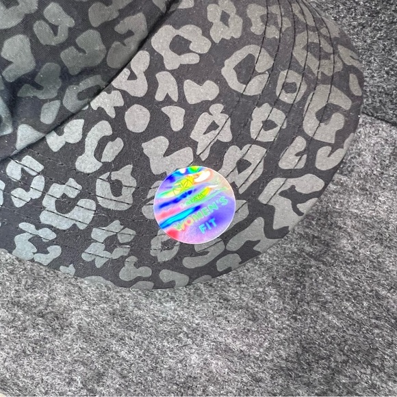 Gaiam Classic Leopard Fitness Hat - Picture 7 of 13